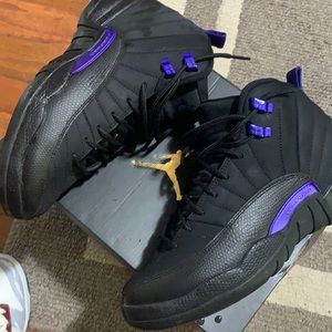 Jordan 12s size 6.5 youth